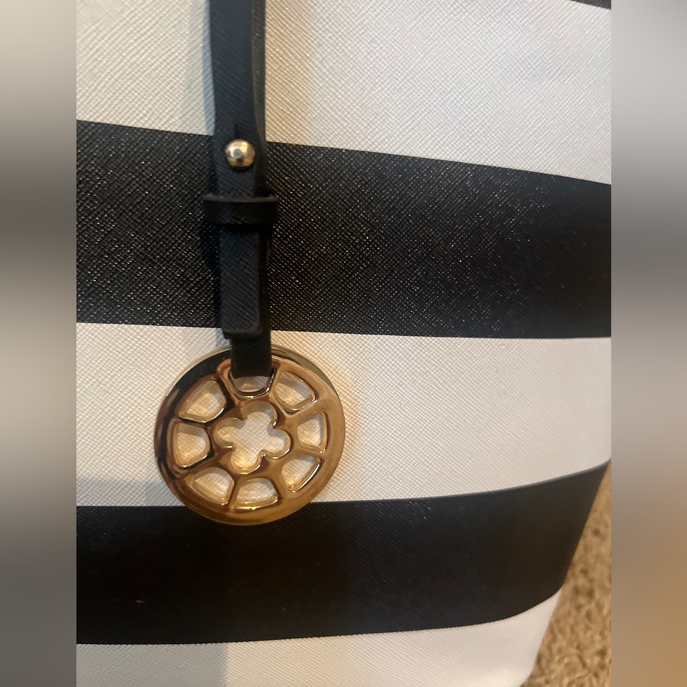 Purse - Picture 3 of 8